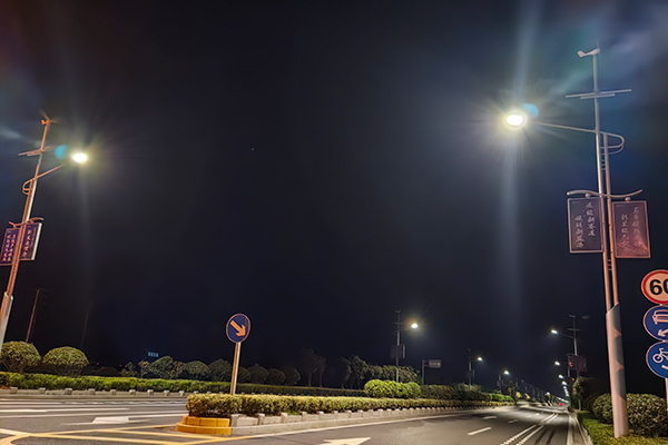 Proyecto de farolas híbridas eólicas y solares, puerto de Sheyang, ciudad de Yancheng