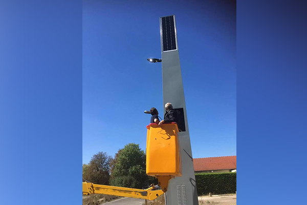 Proyecto de alumbrado público solar, Francia